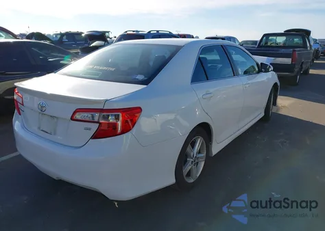2014 Toyota Camry Se z USA, uszkodzony, nr VIN 4T1BF1FK3EU463106